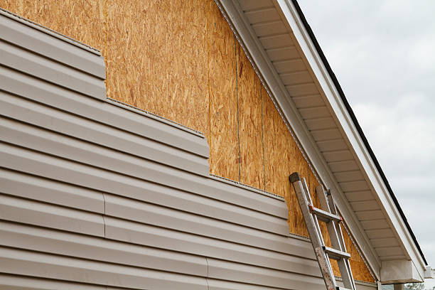 Professional Emergency Siding Repair technician working in Stratford, NJ
